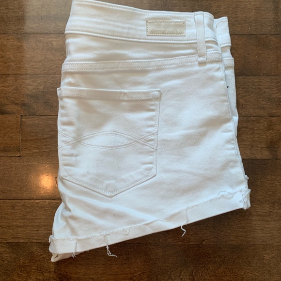 White jean shorts - Picture 2 of 3
